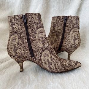 Kenneth Cole Ankle Boots Vintage 90s Fabric Snake Print Pointed Toe Size 7.5